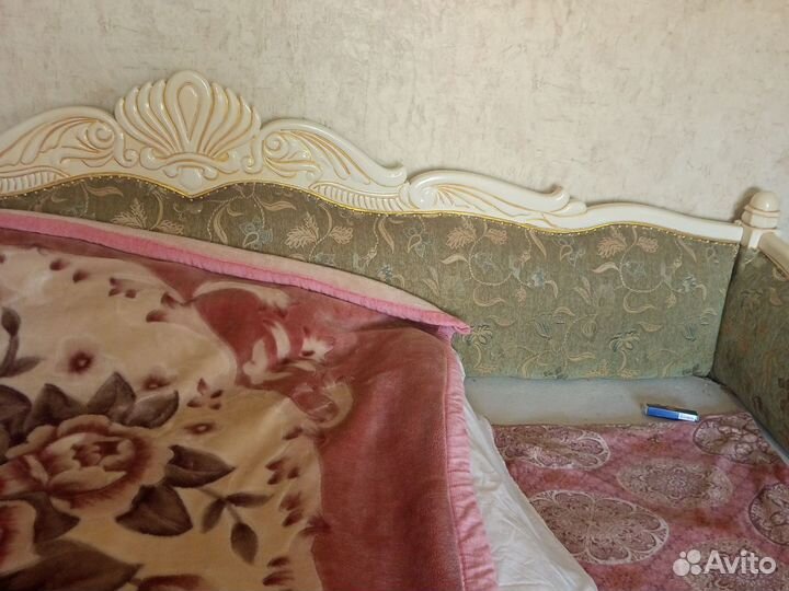 Продается тахта большая очень красивая буковая