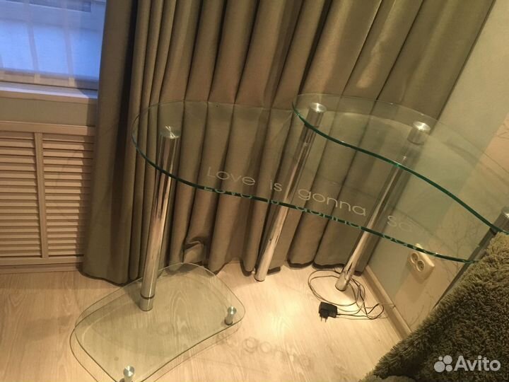 Компьютерный стол стеклянный