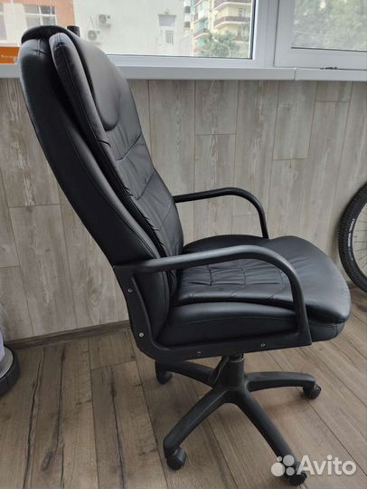 Компьютерное кресло руководителя