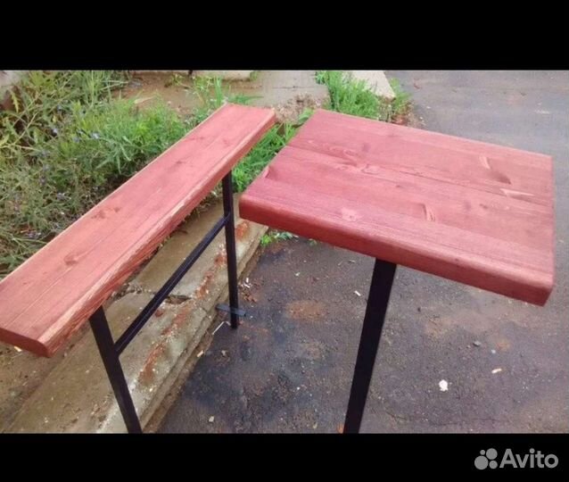 Скамейка и столик на кладбище