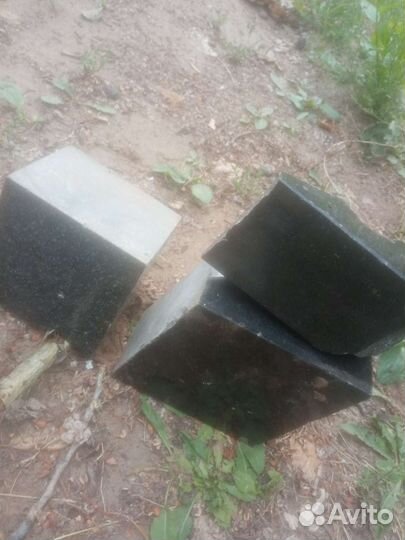 3 куска мрамора