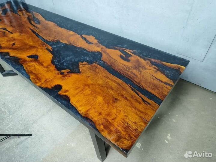 Дизайнерский стол