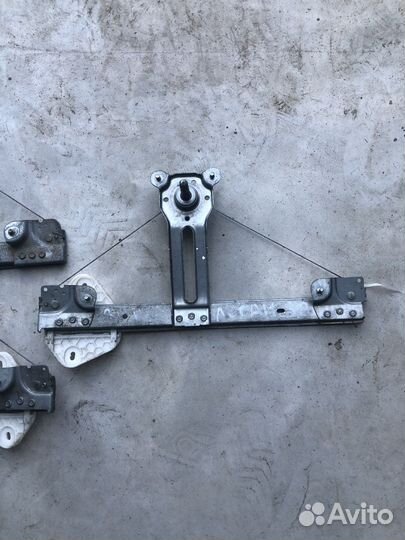 Стеклоподъемник задний ручной Renault Logan