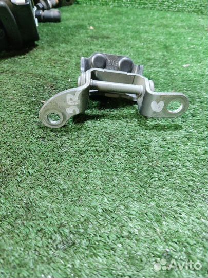 Петля двери задняя правая Geely Emgrand EC7