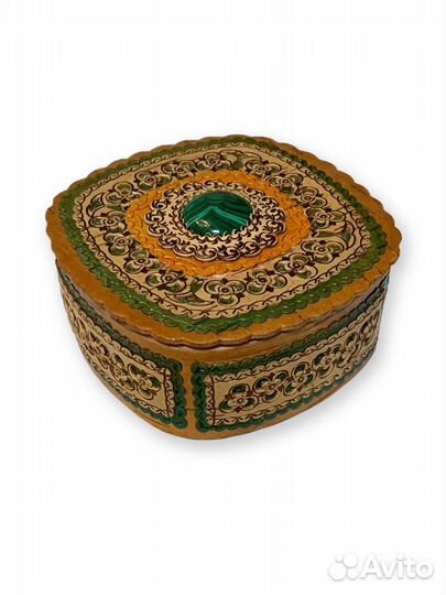 Шкатулка из бересты с декоративным тиснением и вст