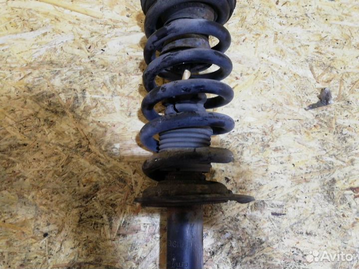 Стойка амортизатора передняя левая Mitsubishi