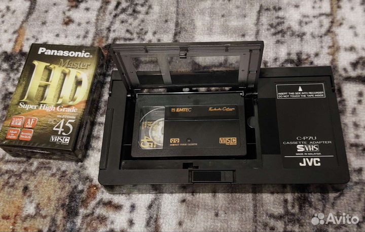 DVD диски, касеты VHS, адаптер VHS-C