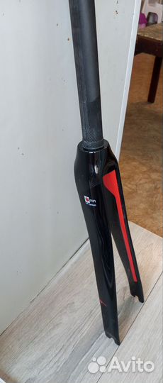 Карбоновая вилка 700с