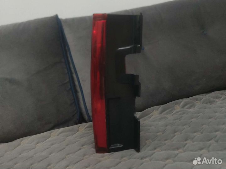 Продаю зданию фару на largus крос