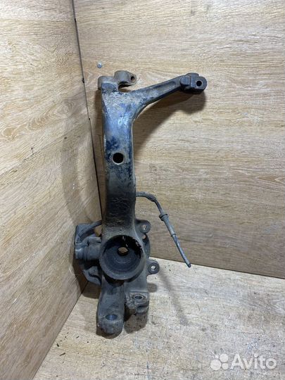 Поворотный кулак передний правый VW Passat B5 X19