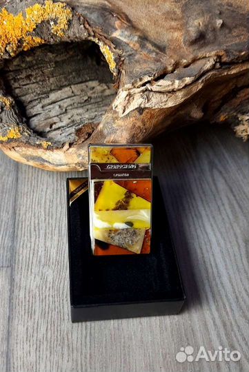 Зажигалка, украшенная янтарём