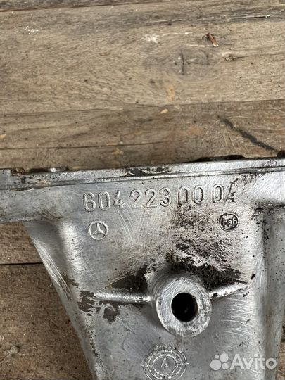 Кронштейн двигателя Mercedes W210