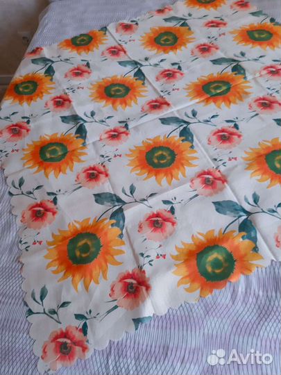 Скатерть с салфетками, шторы