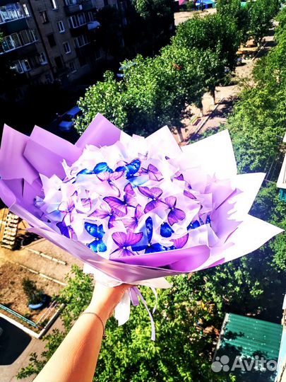 Светящийся букет бабочки