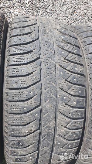 Bridgestone Ice Cruiser 7000 215/55 R16