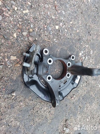 Кулак передний правый Toyota Rav 4