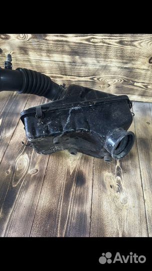 Корпус воздушного фильтра toyota corolla e90