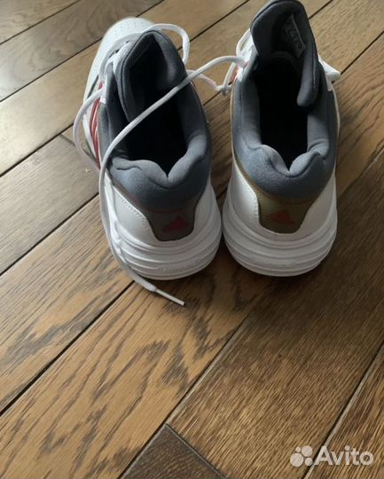 Оригинальные кроссовки adidas