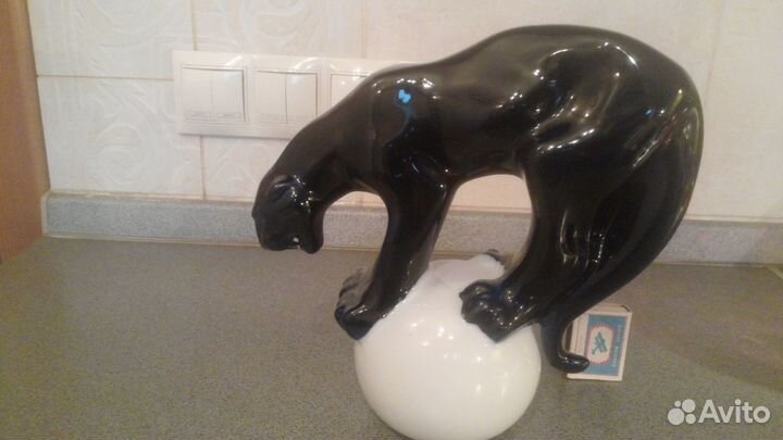 Большая статуэтка Пантера на шаре завод пролетарий