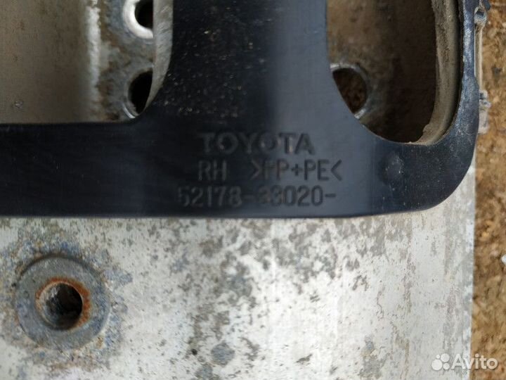 Усилитель бампера задний Toyota Camry 40