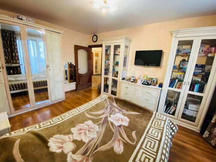 3-к. квартира, 80 м², 2/4 эт.