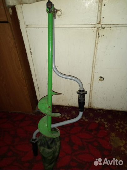 Ледобур для зимней рыбалки, удочки для з/р