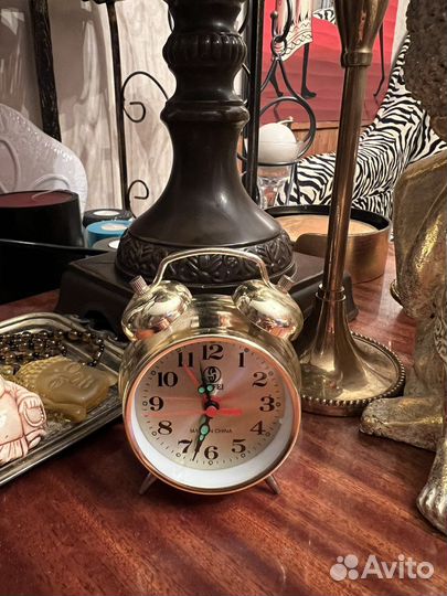 Часы ретро будильник механические