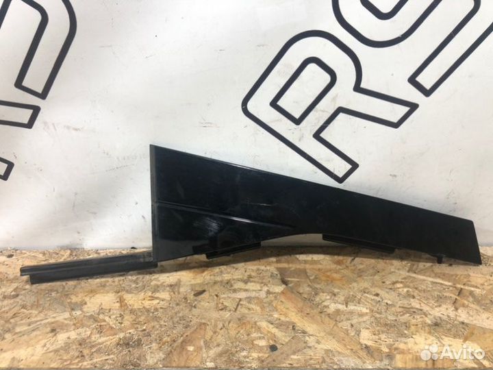 Накладка стойки двери задняя правая Porsche