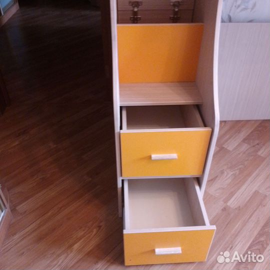 Детская двухярусная кровать