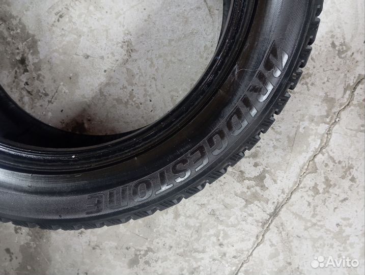 Bridgestone Blizzak Ice 215/55 R17