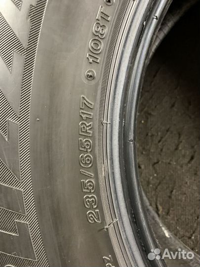 Bridgestone Blizzak Spike-01 235/65 R17