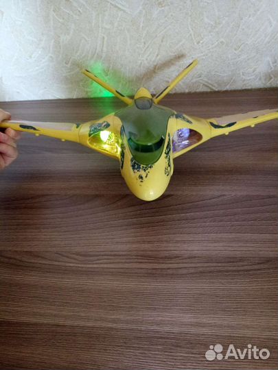 Игрушка самолёт со световым сопровождением
