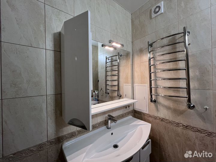 Тумба для ванной с зеркалом бу