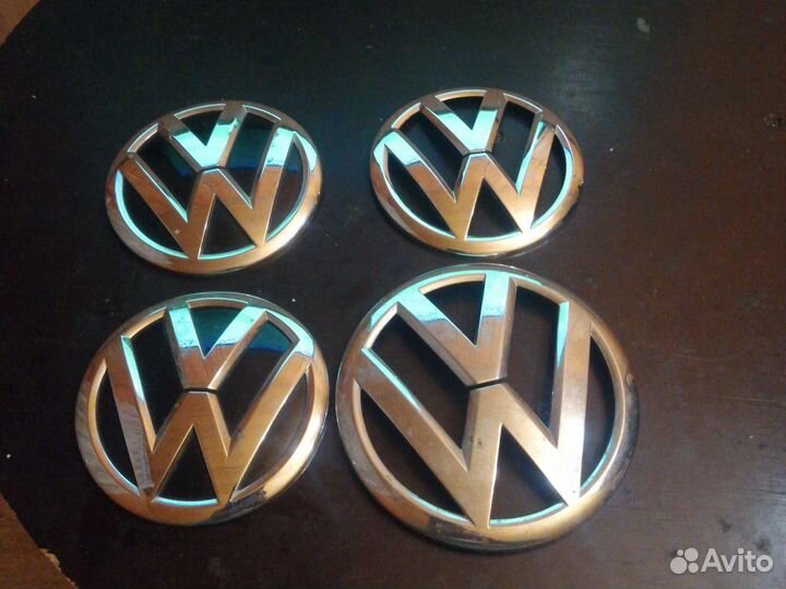 Эмблемы на авто