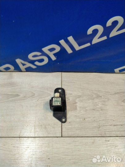 Датчик airbag правый Toyota Mark Ii GX100 1GFE