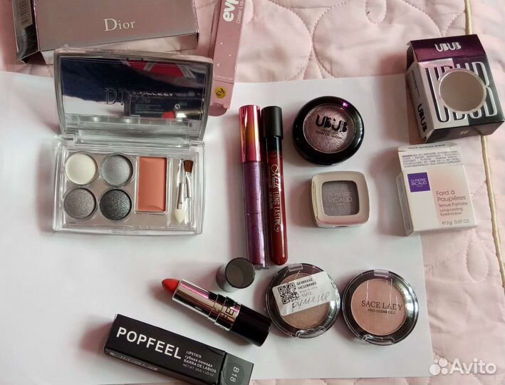 Палитры теней, румяна,помады