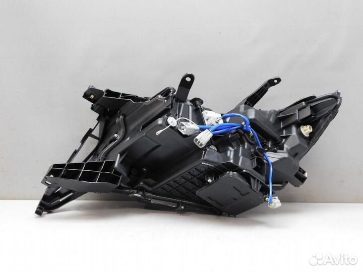 Фара правая Toyota Land Cruiser Prado