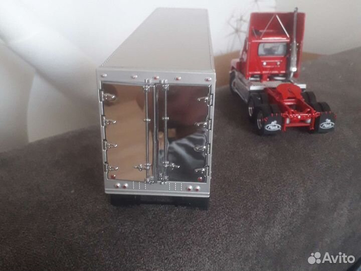 Колекционная модель грузовика MaCK