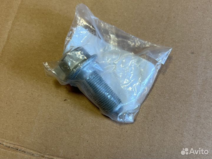 Болт тормозного суппорта Land Rover RR L405