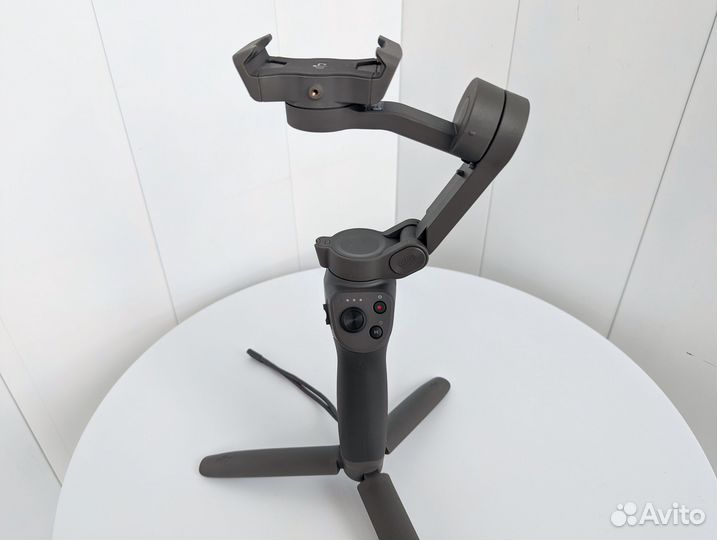 Стабилизатор для смартфона DJI Osmo Mobile 3