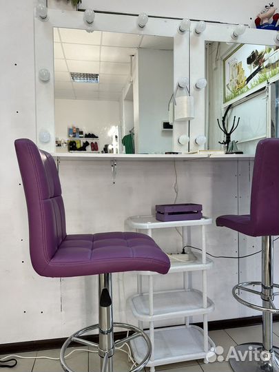 Зеркала и стулья