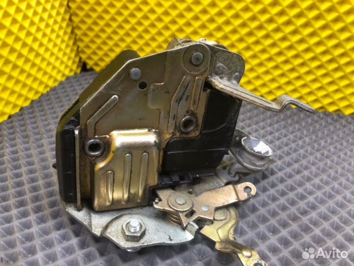 Замок двери передний правый Mercedes-Benz E-Class