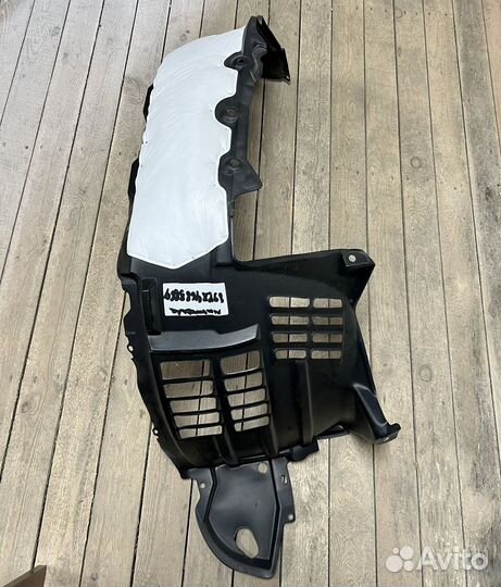 Подкрыльники на Лексус LX570