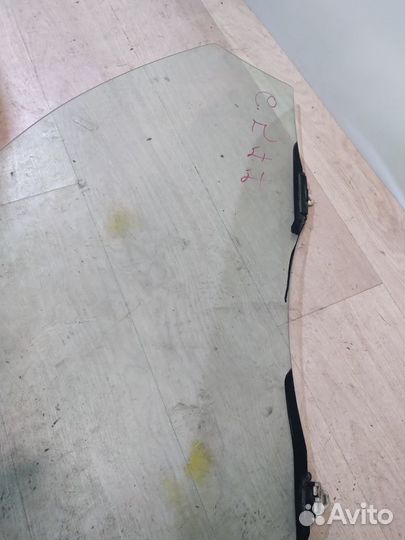 Стекло двери переднее левое Nissan Maxima A32 VQ20