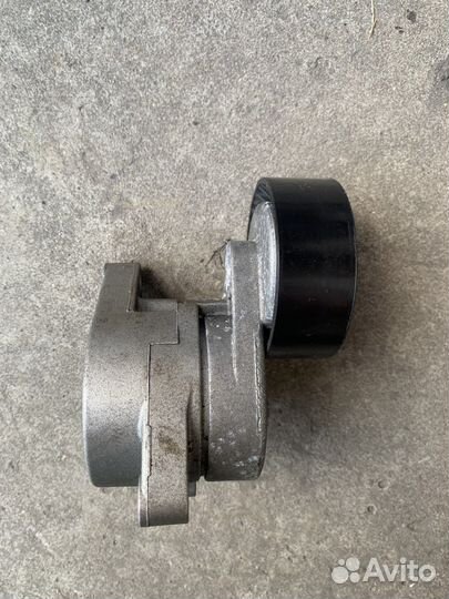 Ролик с натяжителем агрегатного ремня BMW