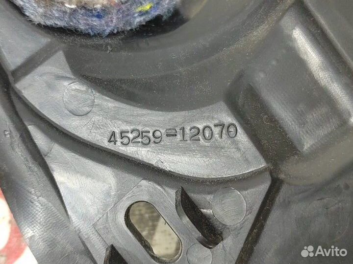 Кожух рулевой колонки Toyota Corolla E150 1ZR FE