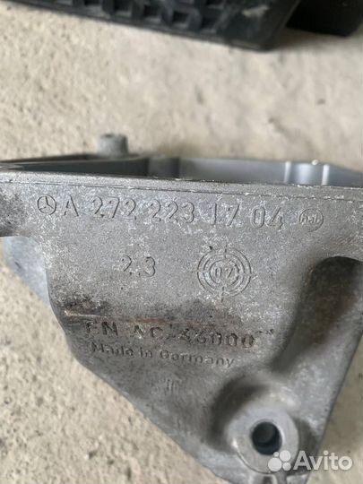Кронштейн опоры двигателя Mercedes m272