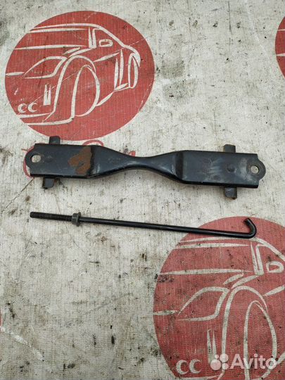 Крепление аккумулятора Infiniti Fx35 S51 VQ35HR