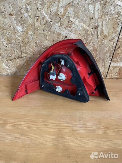 Фонарь правый на Nissan Almera Classic B10