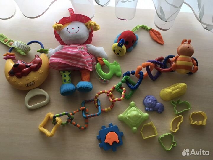 Игрушки для новорождённых и маленьких деток
